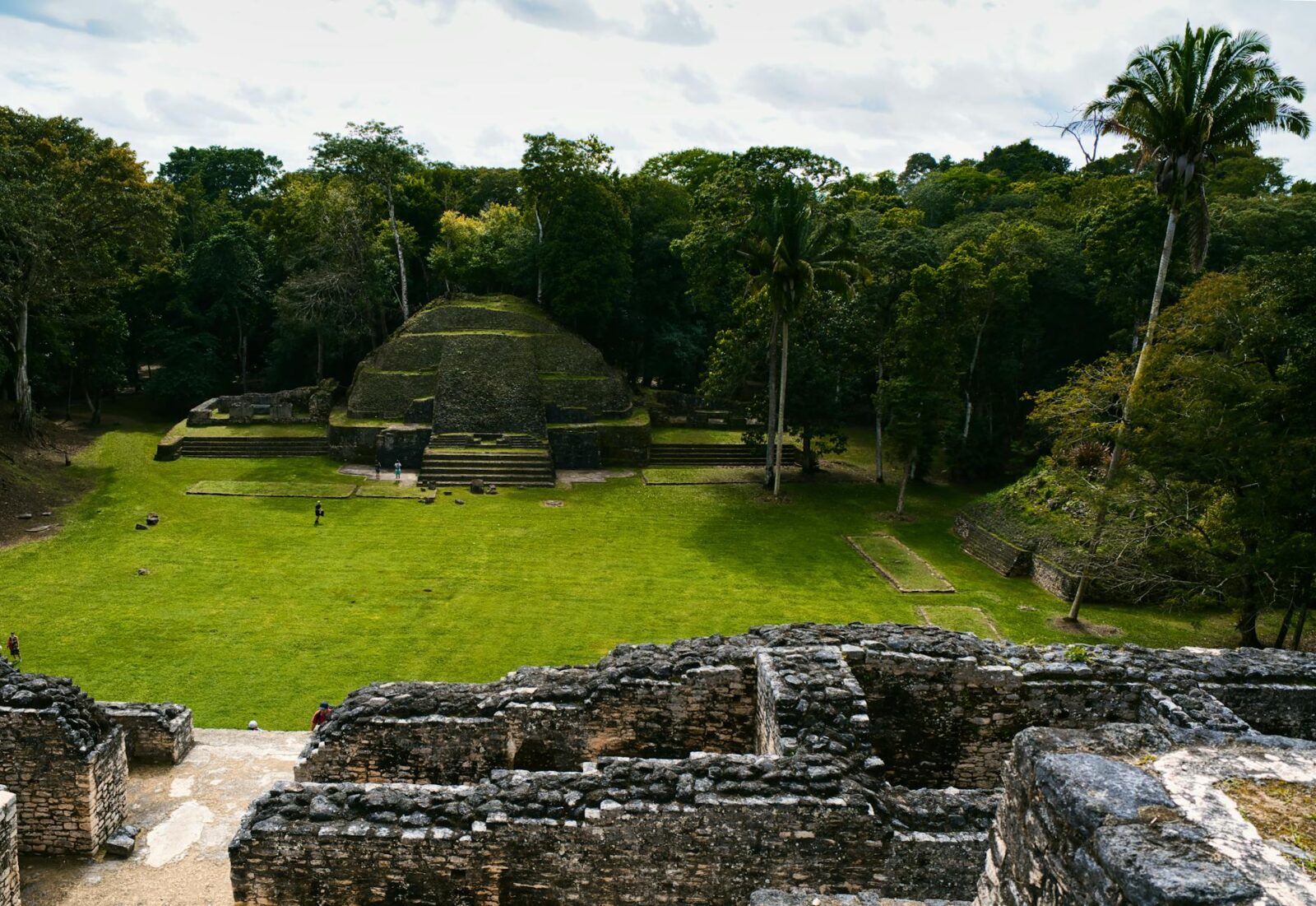 pyramid in xunantunich