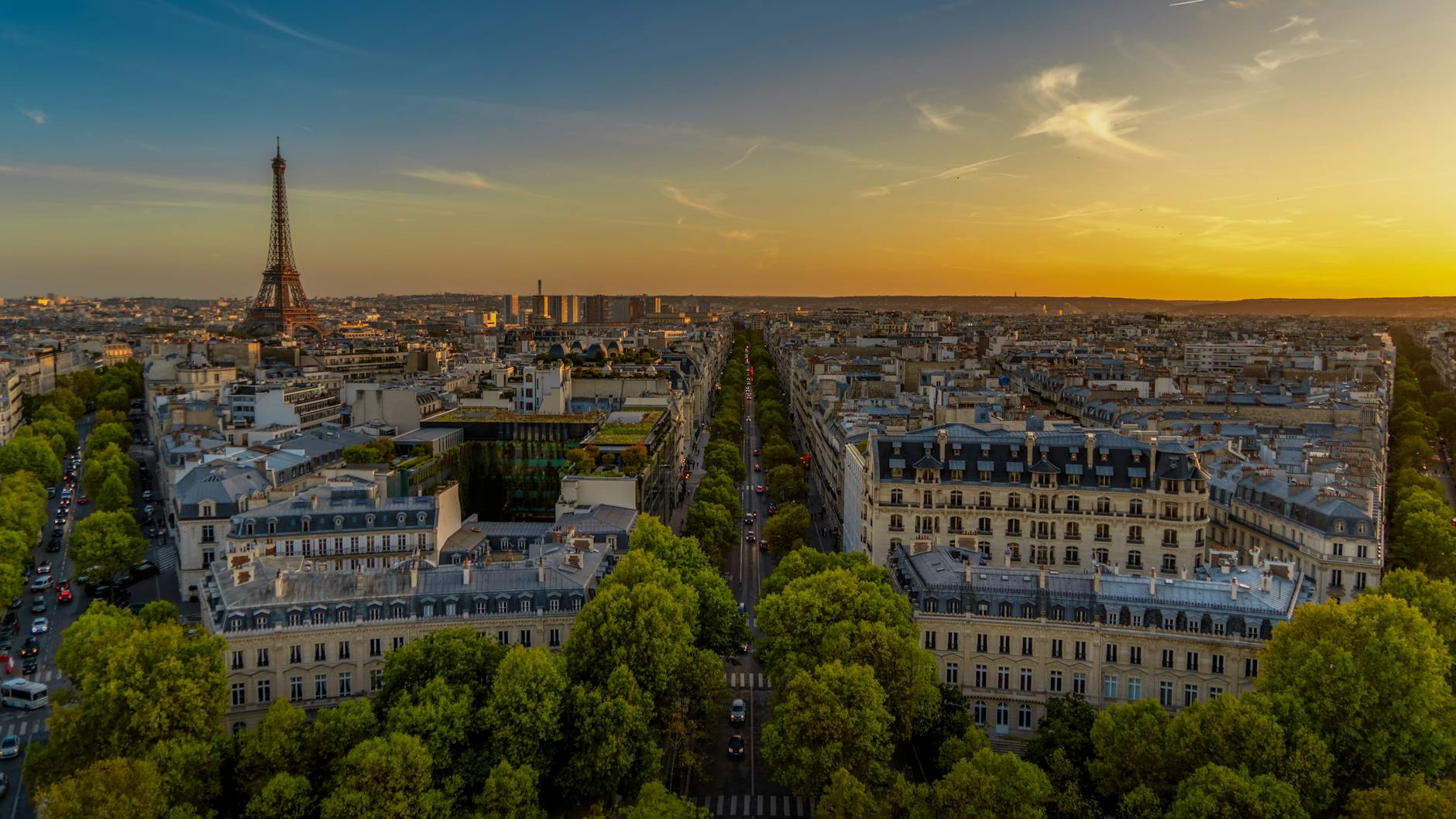 photo of Paris during dawn